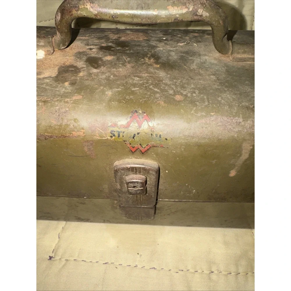 VINTAGE 1940'S STURDIBILT FISHING TACKLE BOX LOCKING WITH KEY ARMY GREEN FULL